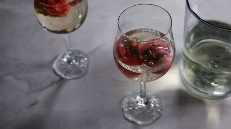 white wine spritzers