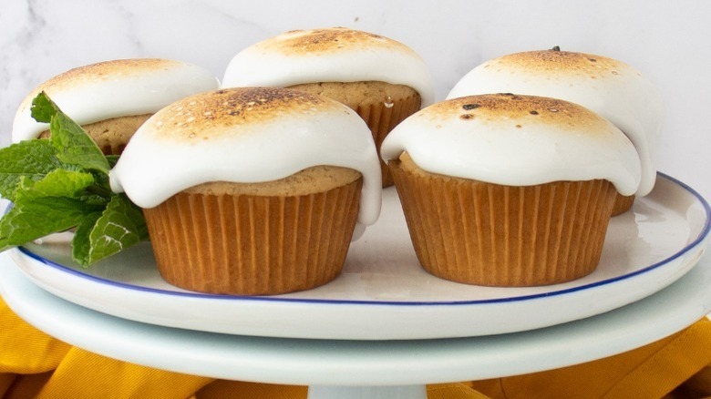 cupcakes with marshmallow topping