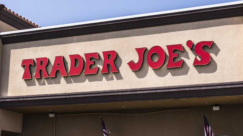 trader joe's exterior