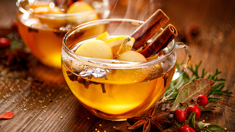 Hot apple cider cocktail