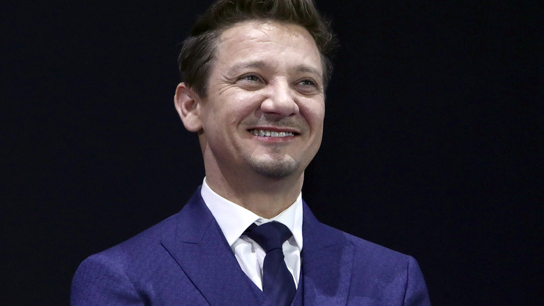 Jeremy Renner in blue suit 