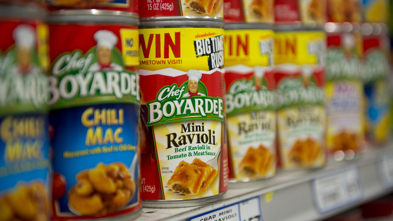 chef boyardee ravioli can on shelf