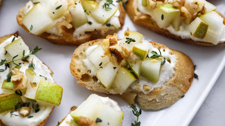 pear ricotta crostini on plate