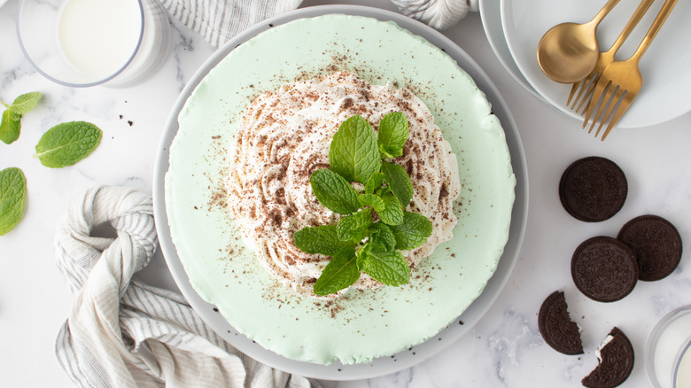 grasshopper pie with mint sprigs