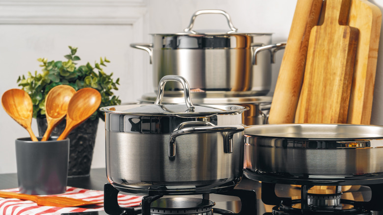 Assorted kitchen cookware