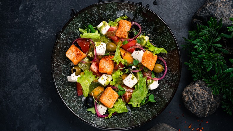 Greek salad with flavored croutons