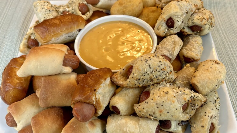 pigs in a blanket with dip