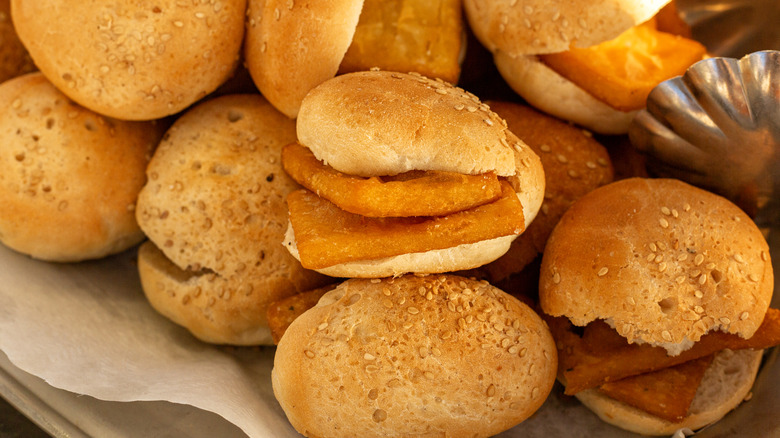 basket of rolls 