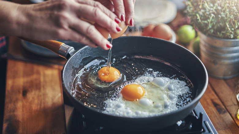 making fried eggs in pan