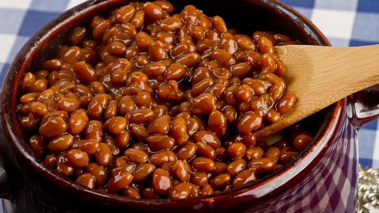 baked beans in pot