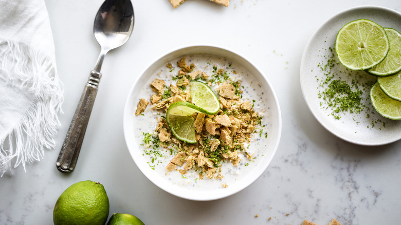 oats with crumbs and lime