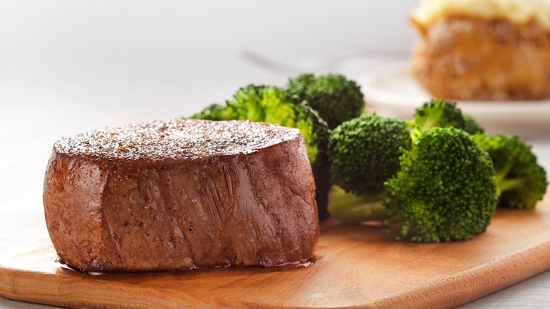 filet mignon with broccoli