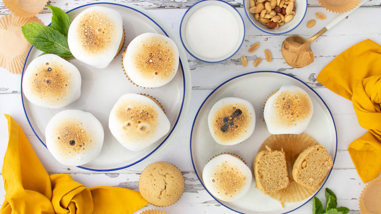 cupcakes with marshmallow topping