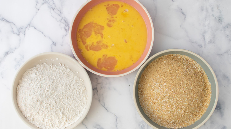 flour whisked eggs breadcrumb bowls