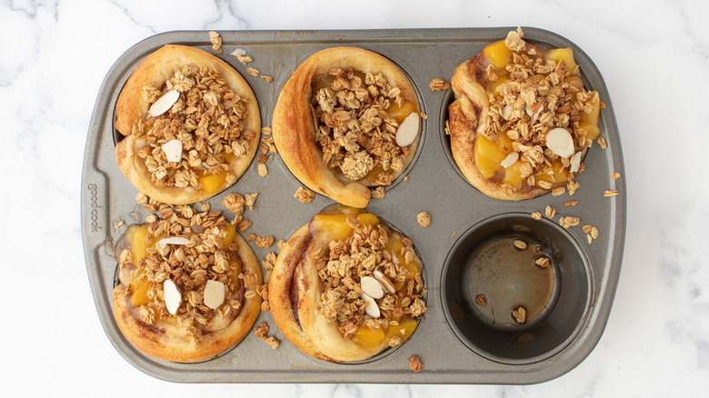 cinnamon rolls with granola topping