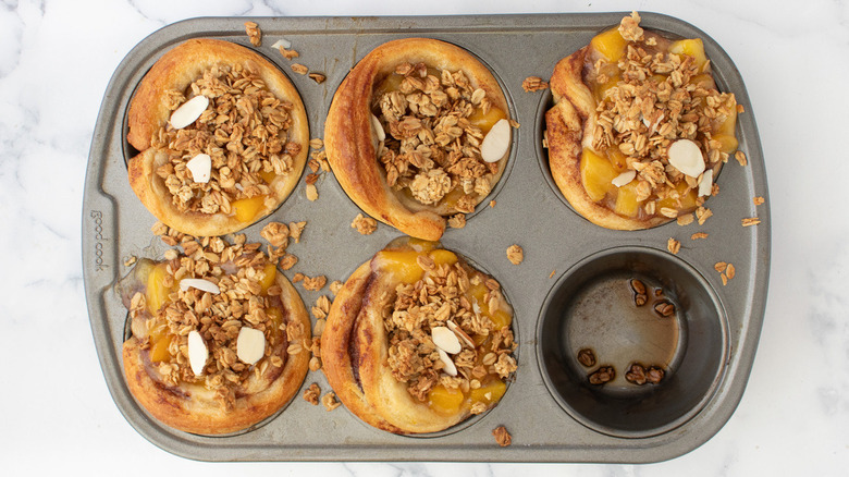 cinnamon rolls with granola topping